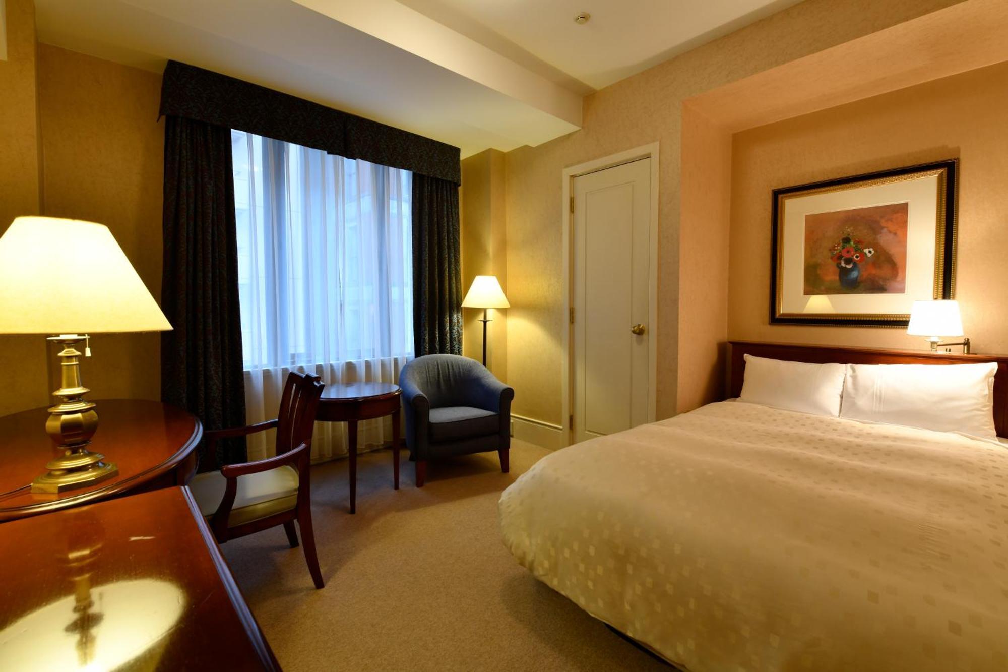 Hotel New Grand Yokohama (Kanagawa) Quarto foto A room at the hotel